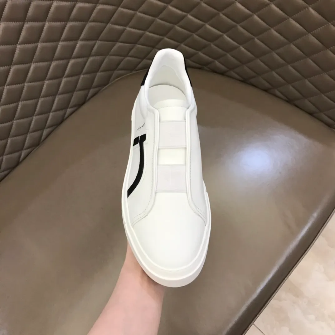 p400【Salvatore Ferraga**】New men's low-top casual shoes! Top-quality cow products, original lasts, made of imported cowhide, first-class texture, first-layer sheepskin lining! Original outsole! The details are exquisite and the style is versatile and upscale! Decorated with a three-dimensional Gancini logo, the back of the tongue and lace-up piping add a pop of color. The high-tech sole features a holographic pattern and Gancini details, making it ideal for a practical yet stylish everyday look. Code number 38-44 (45 can be customized)